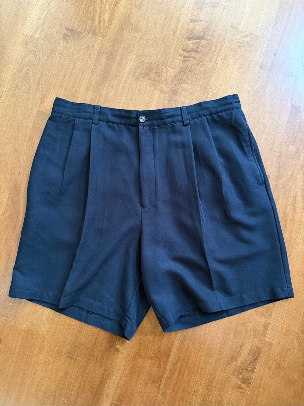 GREG NORMAN Pleated Black Short